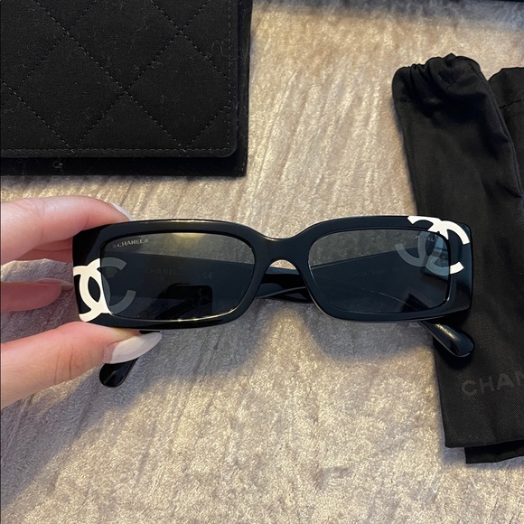 Authentic Chanel sunglasses - Picture 7 of 9